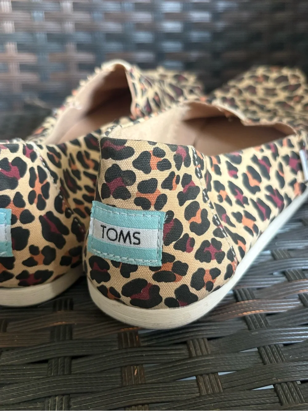 TOMS Women's Leopard Animal Print Canvas Slip-On Flats Round Toe US 7